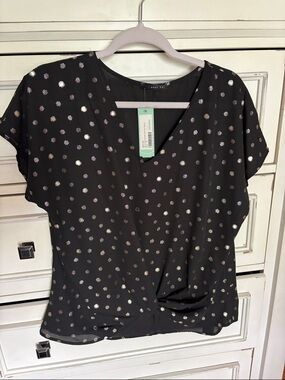 West Kei Black V-Neck Twist Hem Top with Metallic Dot Print